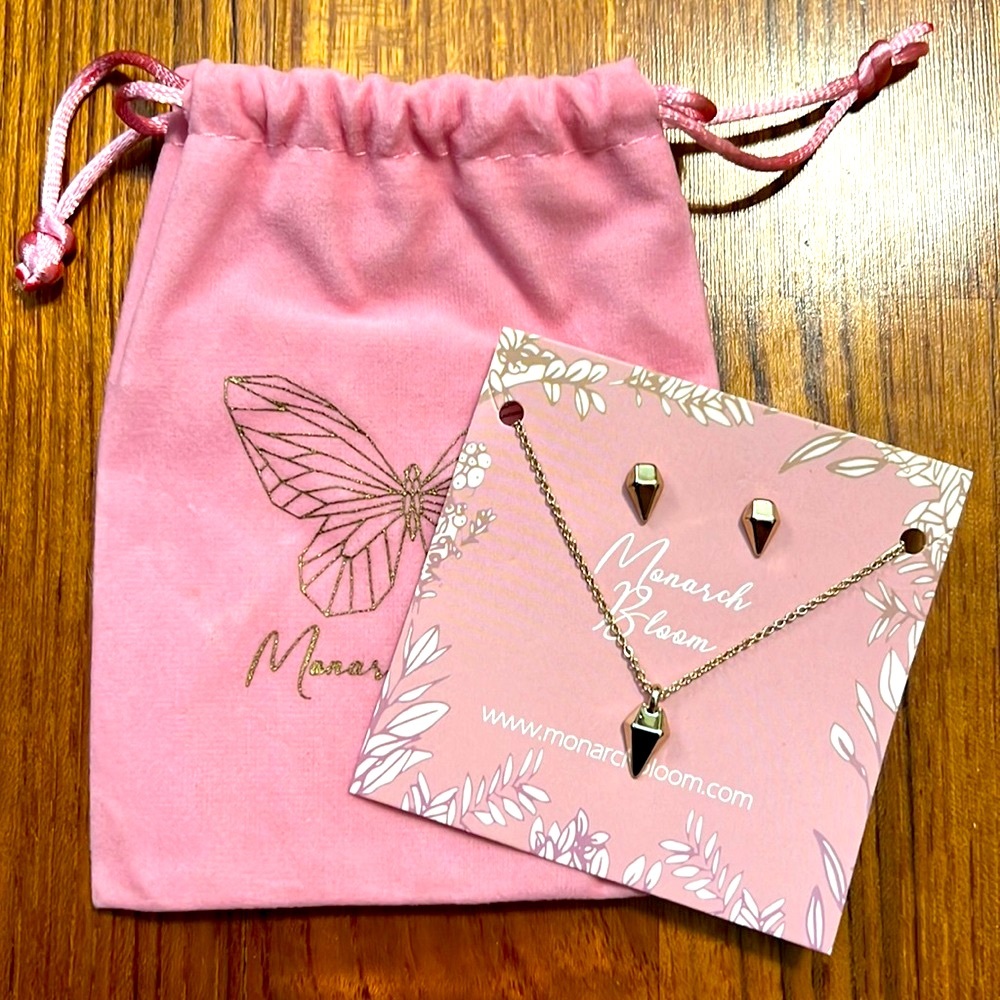 18K Gold Diamond Shaped Earrings and Necklace Set